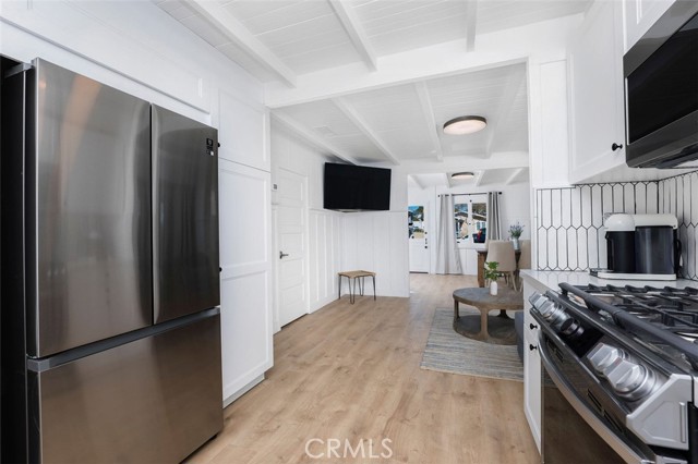 Detail Gallery Image 7 of 14 For 624 Emerald, Redondo Beach,  CA 90277 - 2 Beds | 2 Baths