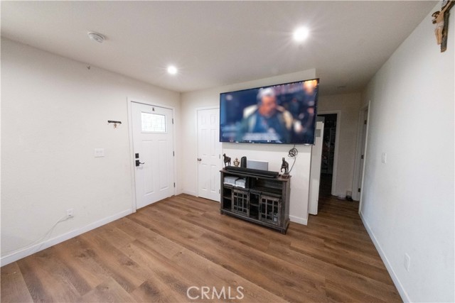 Detail Gallery Image 16 of 47 For 15719 Romar St, North Hills,  CA 91343 - 3 Beds | 2 Baths