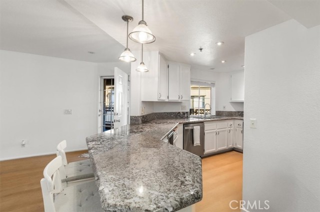 Detail Gallery Image 14 of 41 For 400 Lake St #208, Huntington Beach,  CA 92648 - 2 Beds | 2 Baths