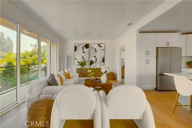 712 N Chestnut Avenue, Los Angeles CA: https://media.crmls.org/medias/dd90d00f-9df3-47db-a435-8a080c95f85a.jpg