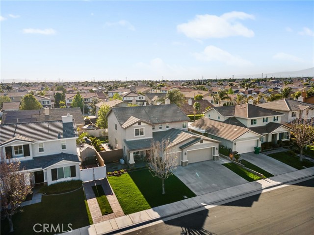 6347 Lyndsey Street, Eastvale CA: https://media.crmls.org/medias/dd90f34b-1219-491a-b2f7-ae884104bad8.jpg
