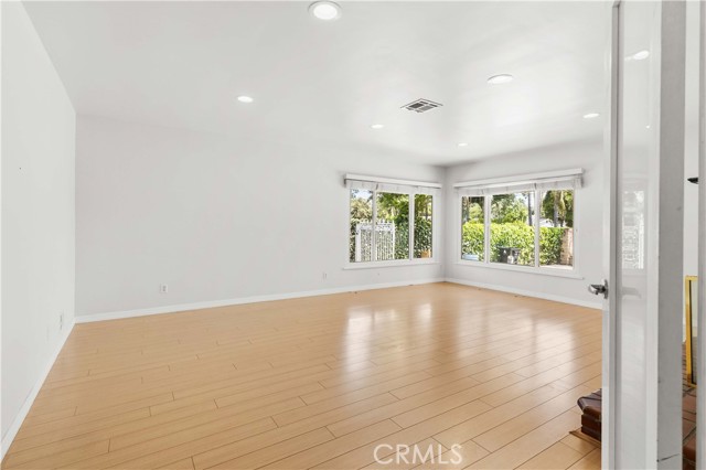 17533 Raymer Street, Sherwood Forest CA: https://media.crmls.org/medias/dd9133e9-5ae1-485f-893a-6771358c6a16.jpg