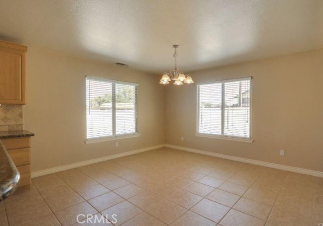 Detail Gallery Image 12 of 23 For 19904 Talihina Rd, Apple Valley,  CA 92307 - 3 Beds | 2/1 Baths