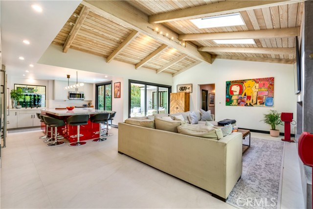 203 Via Ravenna, Newport Beach CA: https://media.crmls.org/medias/dd936a88-c963-4be6-9ea6-8d0fba486fd5.jpg