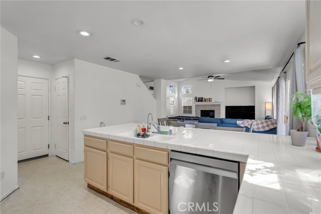 277 Avenida San Miguel, Perris CA: https://media.crmls.org/medias/dd951931-db4d-4ac8-ba41-7a334ad5263e.jpg