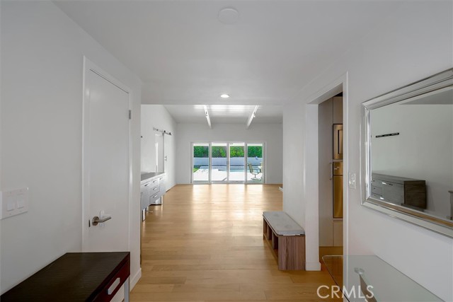 Detail Gallery Image 8 of 65 For 24216 Calvert St, Woodland Hills,  CA 91367 - 5 Beds | 3/1 Baths