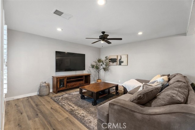 Detail Gallery Image 7 of 40 For 20001 Village Green Dr, Lakewood,  CA 90715 - 4 Beds | 2/1 Baths
