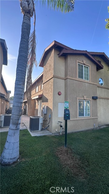 600 Hosking Avenue, Bakersfield CA: https://media.crmls.org/medias/dd9593c9-739a-4daf-a928-10a15a98f2a4.jpg