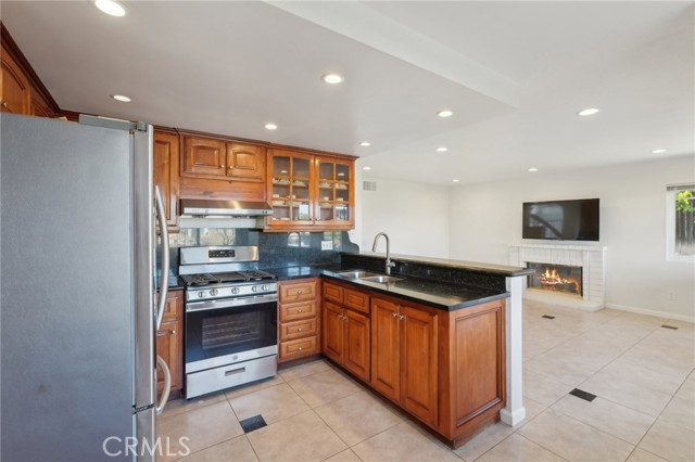 Detail Gallery Image 7 of 25 For 729 La Loma Ln, Corona,  CA 92879 - 4 Beds | 2/1 Baths