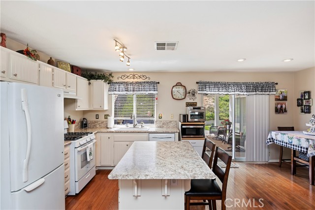 Detail Gallery Image 13 of 46 For 27508 Eastwind Dr, Corona,  CA 92883 - 3 Beds | 2 Baths