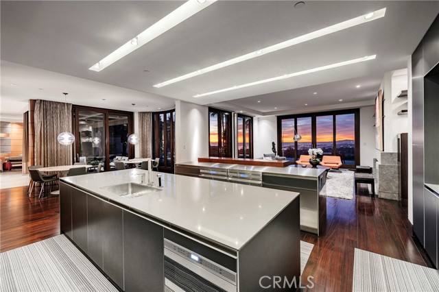 9 Sailcrest, Newport Coast CA: https://media.crmls.org/medias/dd972377-f496-4516-b2a7-7c06807fae7d.jpg