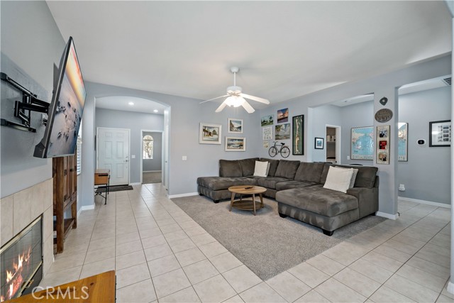 28187 Meadowsweet Drive, Menifee CA: https://media.crmls.org/medias/dd97cb80-c163-48e3-a7c4-0537d1362d9d.jpg