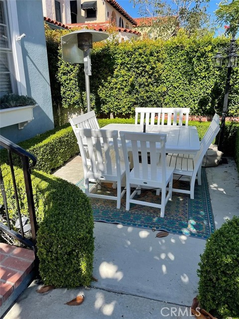 Detail Gallery Image 3 of 19 For 157 Claremont Ave, Long Beach,  CA 90803 - 2 Beds | 2 Baths
