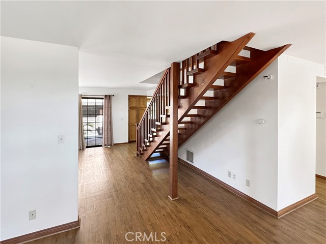 199 N Hermosa Avenue, Sierra Madre CA: https://media.crmls.org/medias/dd980ff0-1935-4e0b-954a-da62f175c2e0.jpg