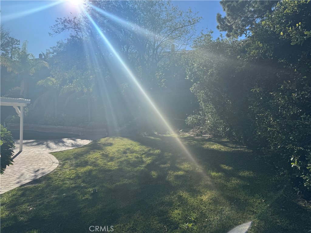 https://media.crmls.org/medias/dd985869-e1d7-4b18-a8a3-3d4ab4e4bf66.jpg?preset=X-Large