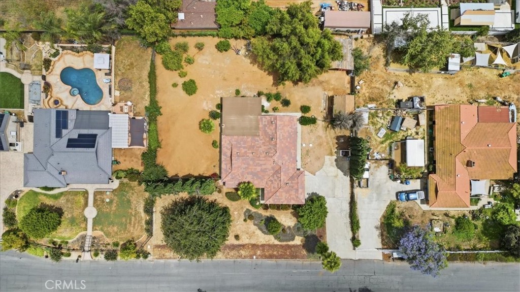 https://media.crmls.org/medias/dd99f4b2-1f27-4aee-aee4-e3753cf73350.jpg?preset=X-Large