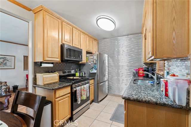 1876 Oregon Avenue, Long Beach CA: https://media.crmls.org/medias/dd9a2063-e0b1-4a9a-a0da-c521529bf162.jpg