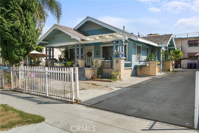 1044 Cedar Avenue, Long Beach, California 90813, ,Multi-Family,For Sale,Cedar,OC23184659