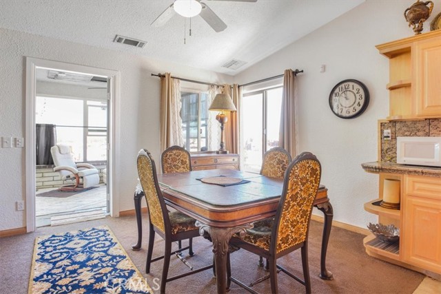 61975 La Brisa Drive, Joshua Tree CA: https://media.crmls.org/medias/dd9ad9cb-e2e5-4176-ab34-6a897345ad24.jpg