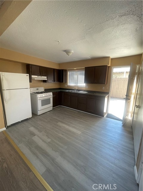 Detail Gallery Image 4 of 7 For 223 Monterey, Bakersfield,  CA 93305 - – Beds | – Baths