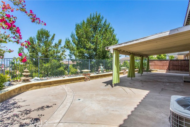 16873 Valley Spring Drive, Riverside CA: https://media.crmls.org/medias/dd9b0672-0153-416c-9cb3-eb8ced9e8d7f.jpg