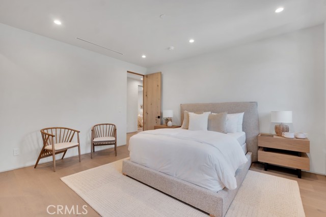 Detail Gallery Image 27 of 62 For 13024 Bloomfield St, Studio City,  CA 91604 - 6 Beds | 6/1 Baths