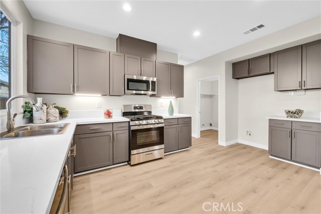 Detail Gallery Image 10 of 28 For 6732 Rico Ct, Corona,  CA 92880 - 5 Beds | 3 Baths