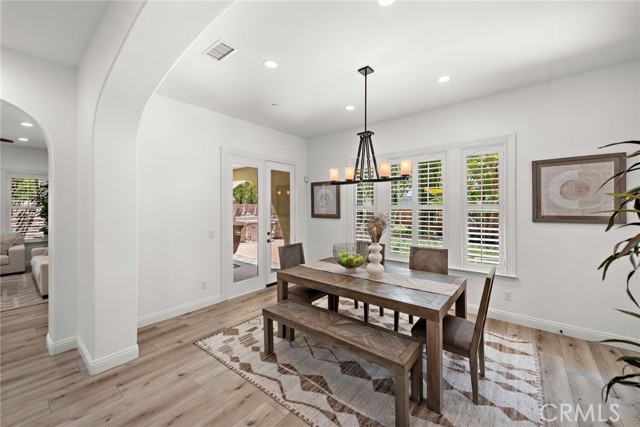 4 Dennis Lane, Ladera Ranch CA: https://media.crmls.org/medias/dd9c19f0-2ec6-4a7b-88c4-b8af5c5a994c.jpg