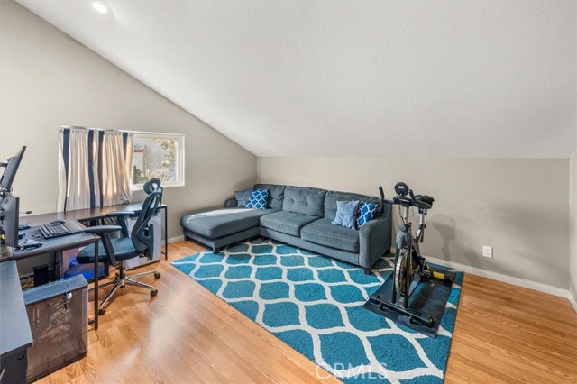 28230 Evergreen Lane, Saugus CA: https://media.crmls.org/medias/dd9c2c03-03ba-4eea-86f3-cd00218d06c7.jpg