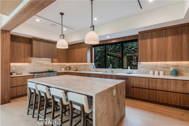 Detail Gallery Image 13 of 46 For 5075 Enfield, Encino,  CA 91316 - 4 Beds | 5 Baths