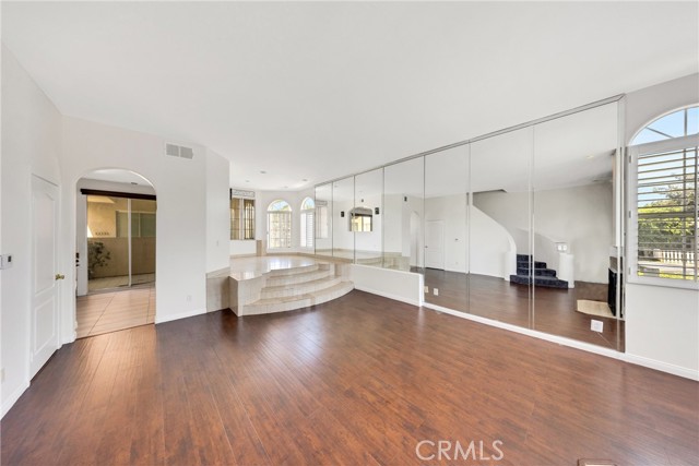 408 W Queen Street, Inglewood CA: https://media.crmls.org/medias/dd9d4558-e758-4a22-a802-74bcbe09b38b.jpg