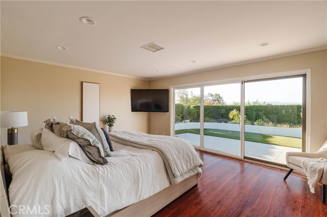 4935 Calvin Avenue, Tarzana CA: https://media.crmls.org/medias/dd9db4e1-293b-4534-a82c-f60eb1c1b92b.jpg