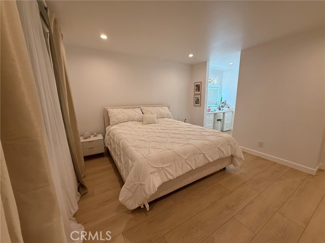 Detail Gallery Image 18 of 27 For 22139 Burbank, Woodland Hills,  CA 91367 - 2 Beds | 2 Baths