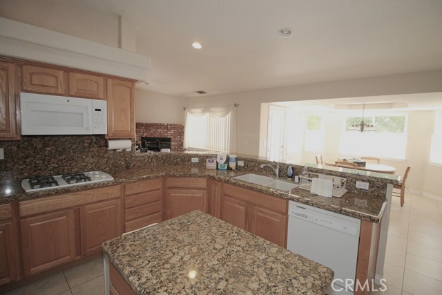 Detail Gallery Image 10 of 24 For 27241 Silver Lakes, Helendale,  CA 92342 - 3 Beds | 2 Baths