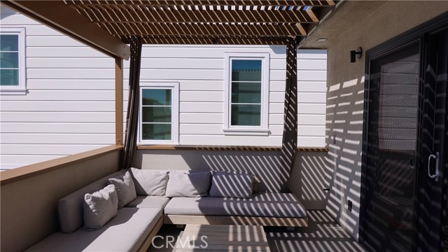 604 1/2 Poinsettia Avenue, Corona del Mar CA: https://media.crmls.org/medias/dd9e5e22-24d4-4d89-a09e-a6a6e355dedb.jpg