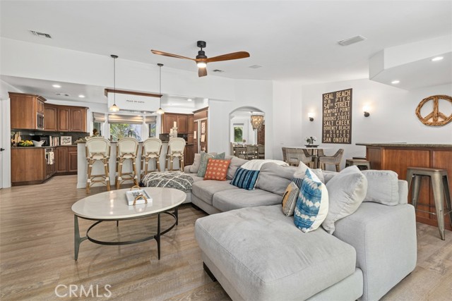 Detail Gallery Image 13 of 41 For 600 Cliff Dr, Newport Beach,  CA 92663 - 5 Beds | 4/1 Baths