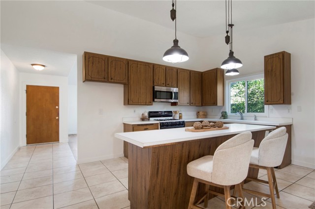 Detail Gallery Image 10 of 22 For 10716 Hollenbeck, Riverside,  CA 92505 - 3 Beds | 2 Baths