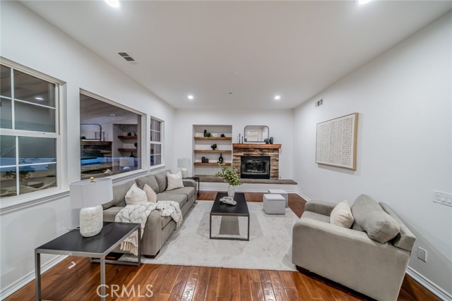 Image 17 of 49 For 581 La Salle Street