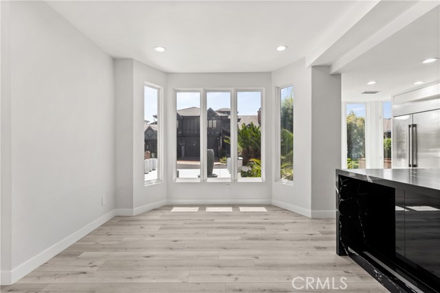 5965 Nora Lynn Drive, Woodland Hills CA: https://media.crmls.org/medias/dda2478b-0eaf-4f84-9a01-6103023f2349.jpg