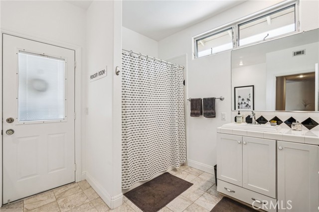 11272 Weatherby Road, Los Alamitos CA: https://media.crmls.org/medias/dda258fd-3b7a-4cab-ab2f-0400d6e33a5d.jpg