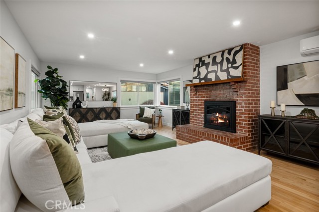 23 65th Place, Long Beach CA: https://media.crmls.org/medias/dda27c4e-55ce-474a-9558-6c91a5340ed3.jpg