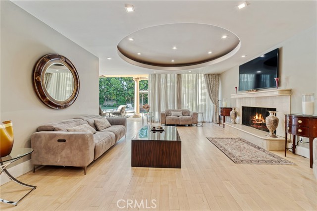 15737 Sutton Street, Encino CA: https://media.crmls.org/medias/dda2d015-cc9e-4bc9-acdc-d9e23635d347.jpg