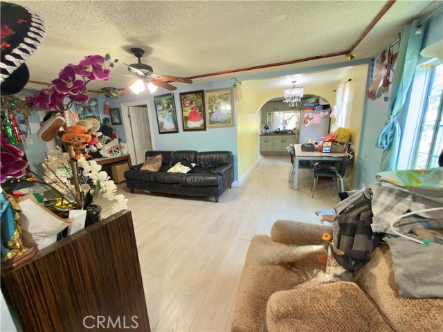 Detail Gallery Image 4 of 14 For 4061 W 101st, Inglewood,  CA 90304 - 3 Beds | 2 Baths