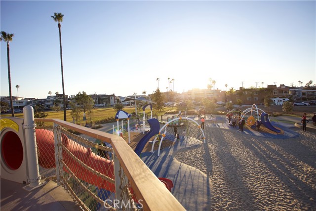 Detail Gallery Image 25 of 28 For 1720 W Oceanfront #B,  Newport Beach,  CA 92663 - 2 Beds | 2/1 Baths
