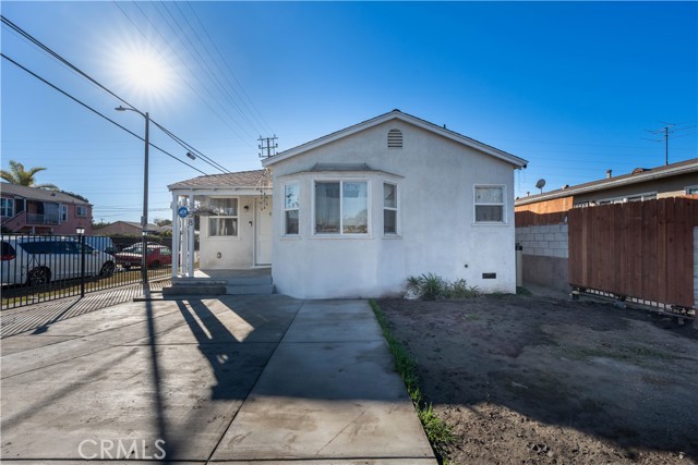 Detail Gallery Image 1 of 33 For 358 E 97th St, Los Angeles,  CA 90003 - 3 Beds | 2 Baths