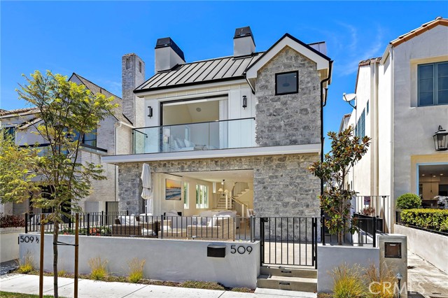 Detail Gallery Image 5 of 49 For 509 Carnation, Corona Del Mar,  CA 92625 - 3 Beds | 3/1 Baths