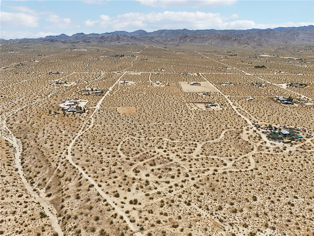 https://media.crmls.org/medias/dda4e4b0-2ec2-4664-a0ae-8fd492e92217.jpg?preset=X-Large