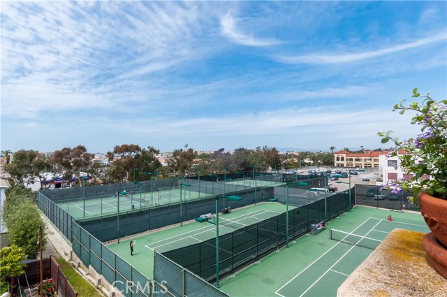 Tennis enthusiasts!  Community courts are available and so close...