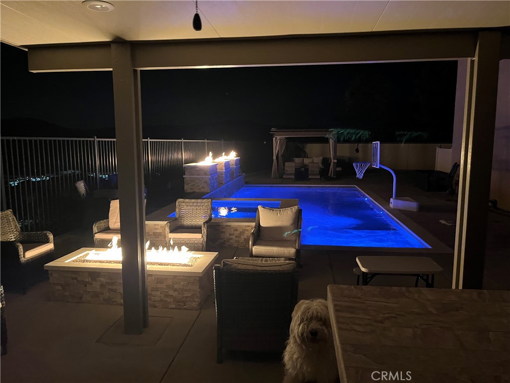https://media.crmls.org/medias/dda53143-2c08-41bc-9154-d98f7f390165.jpg?preset=X-Large