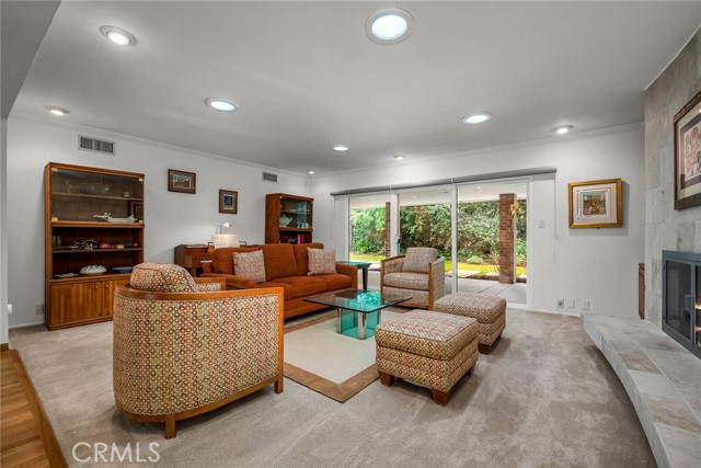 Detail Gallery Image 4 of 37 For 23232 Liahona Pl, Woodland Hills,  CA 91364 - 5 Beds | 3/1 Baths
